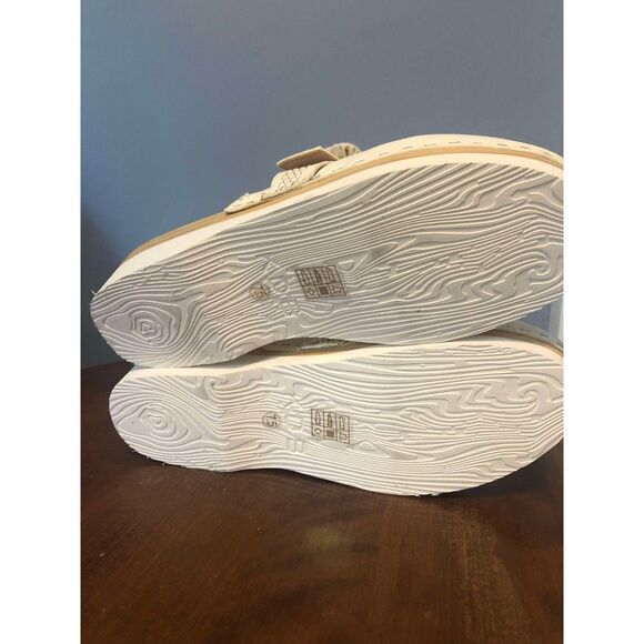 Kelsi Dagger Brooklyn Carve Flats/ White Clogs, size 7.5 - Picture 6 of 6
